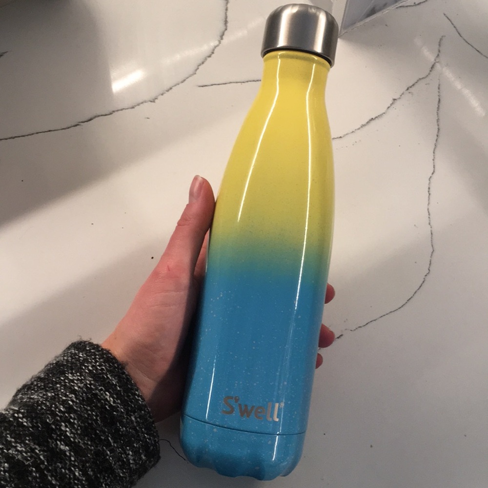 BRAND NEW (Swell) S’well water bottle